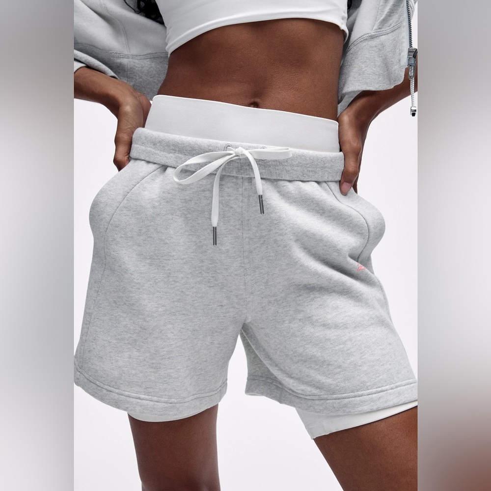 Lululemon Scuba High-Rise Short 5"
Heathered Core Ultra Light Grey